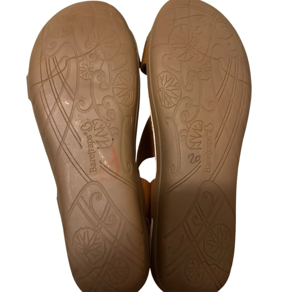 Baretraps brown sandals soft footbed and a T-strap design size 8W - Picture 5 of 7